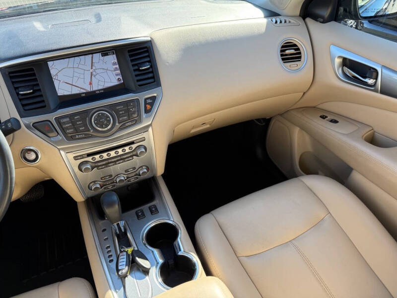 2017 Nissan Pathfinder SL