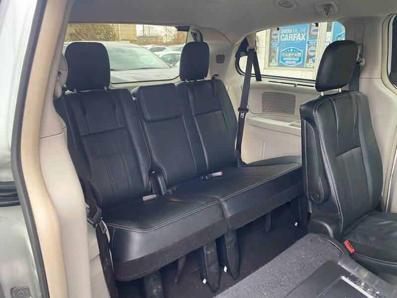 2014 Chrysler Town and Country Touring-L