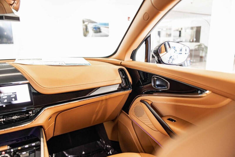 2026 Aston Martin DBX 707