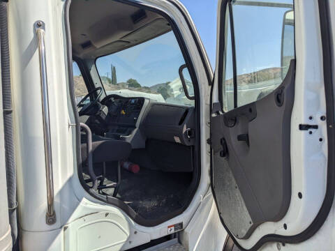 2018 Freightliner M2 106