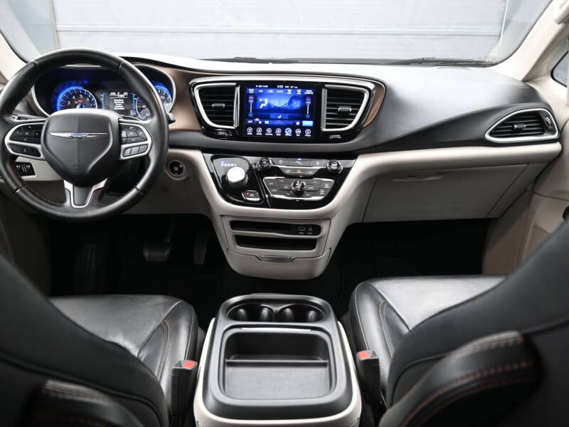 2017 Chrysler Pacifica Touring-L