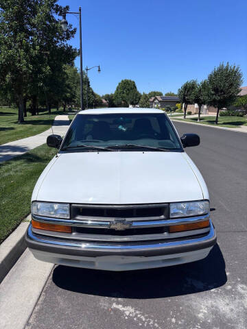 2000 Chevrolet S-10 LS