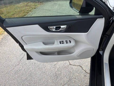 2022 Volvo S60 B5 Momentum