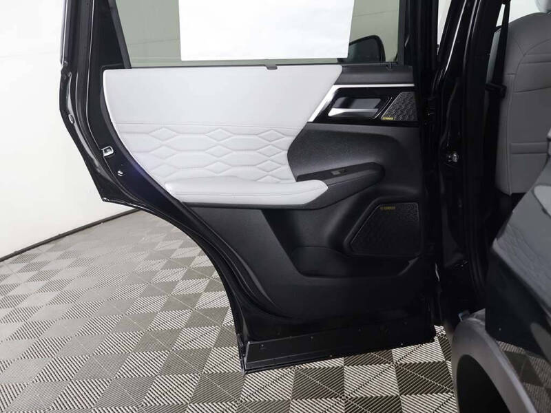 2025 Mitsubishi Outlander SEL Platinum Edition