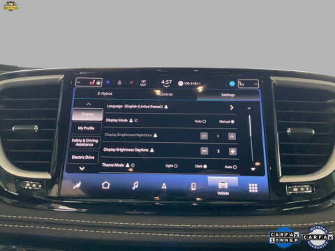 2024 Chrysler Pacifica Plug-In Hybrid Select