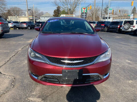 2015 Chrysler 200 for sale at DTH FINANCE LLC in Toledo OH