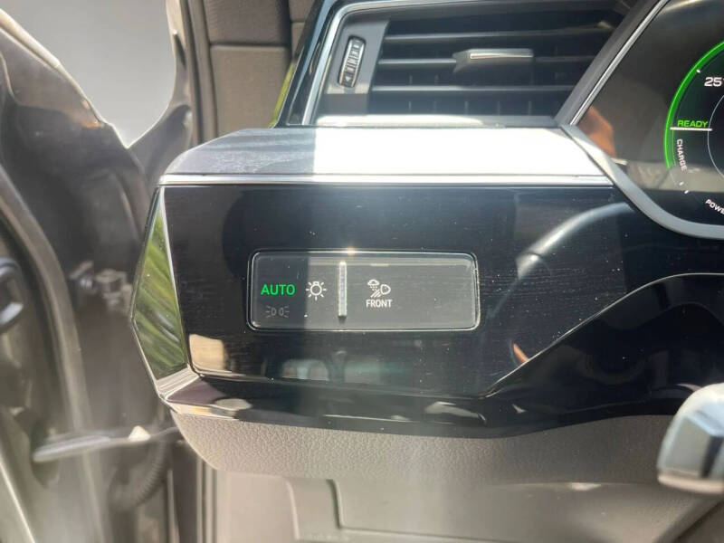 2019 Audi e-tron quattro Prestige