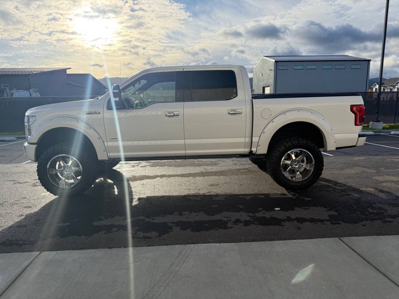 2015 Ford F-150 Platinum's photo