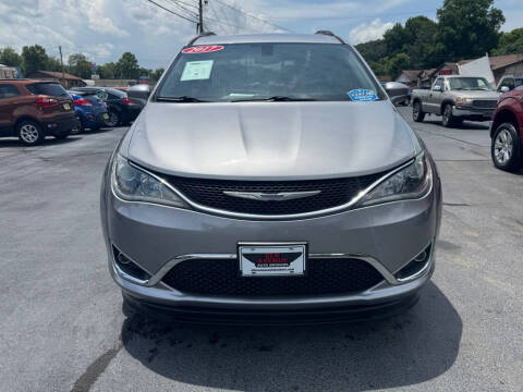 2017 Chrysler Pacifica Touring-L
