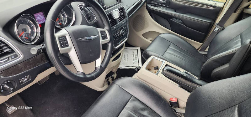 2016 Chrysler Town and Country Touring-L Anniversary Edition