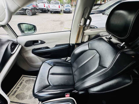 2023 Chrysler Pacifica Touring L