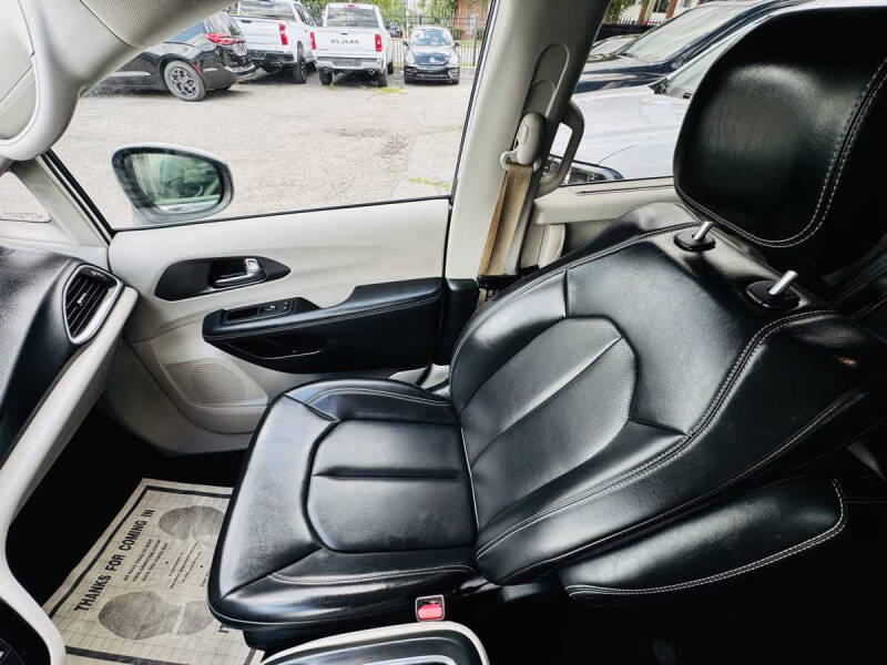 2023 Chrysler Pacifica Touring L