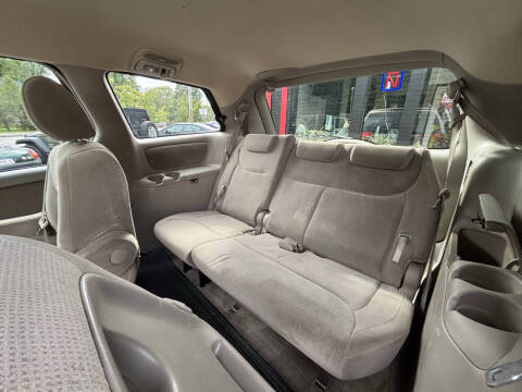 2005 Toyota Sienna LE 7 Passenger