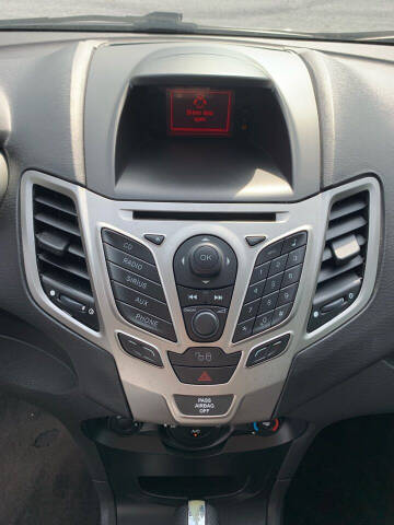 2012 Ford Fiesta SE