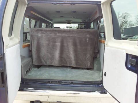 2005 Ford E-Series E-250 SD