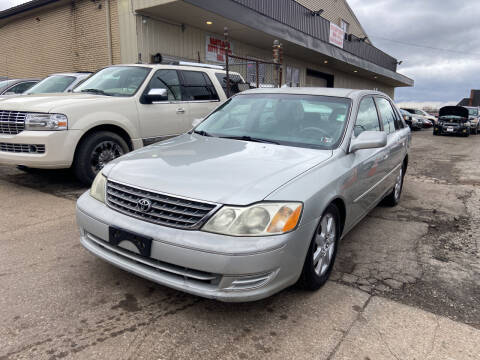 2004 Toyota Avalon for sale at Six Brothers Mega Lot in Youngstown OH