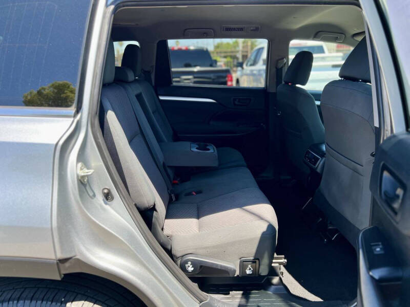 2019 Toyota Highlander LE