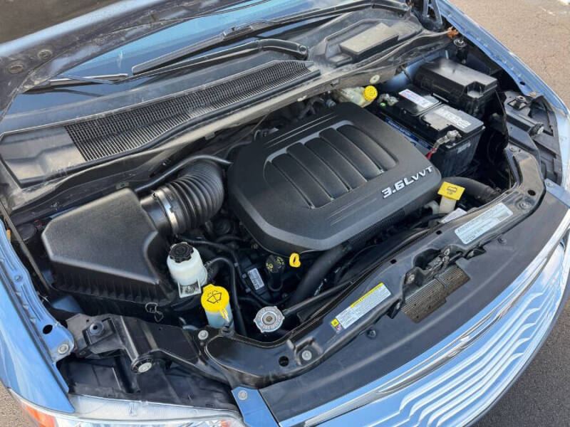 2011 Chrysler Town and Country Touring-L