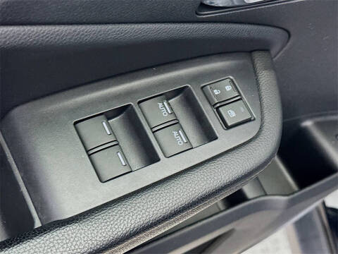 2019 Honda Pilot Touring w/Rear Captain's Chairs