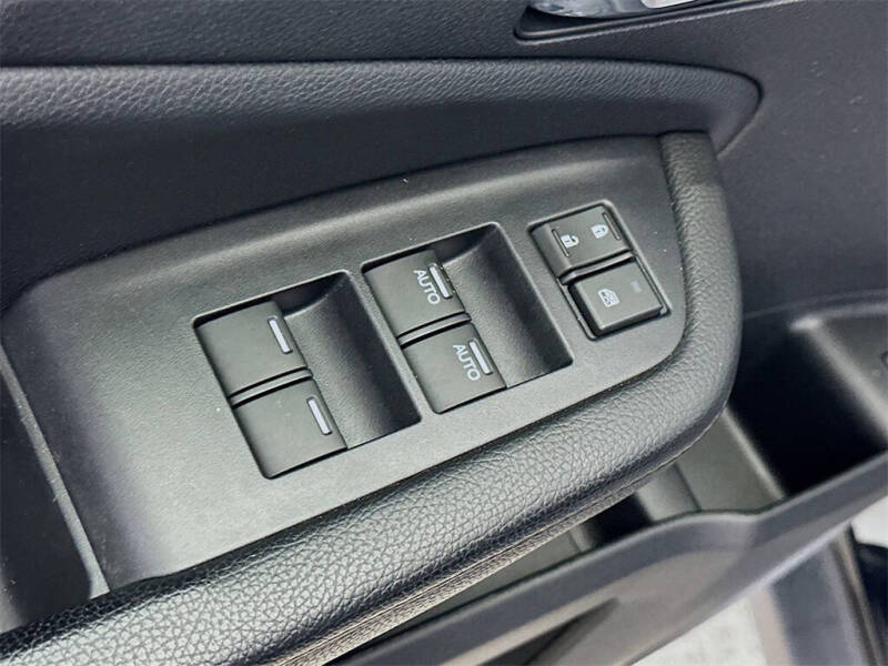 2019 Honda Pilot Touring w/Rear Captain's Chairs