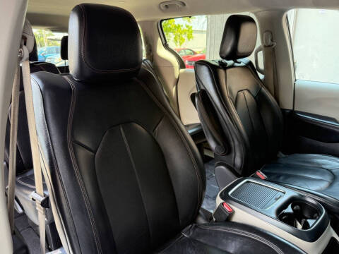 2017 Chrysler Pacifica Touring-L Plus