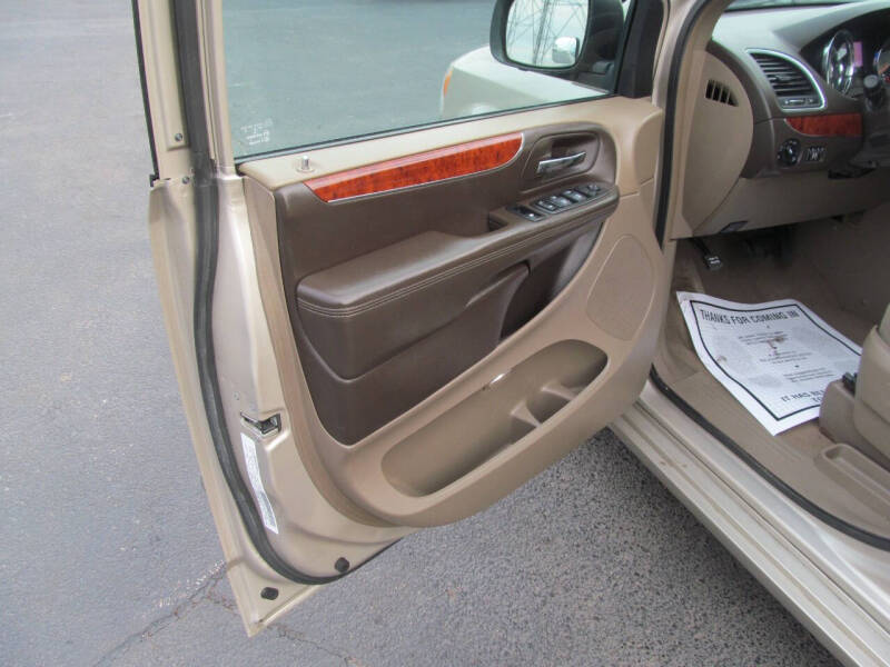 2013 Chrysler Town and Country Touring