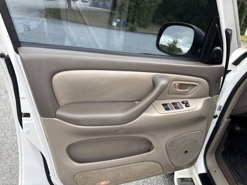 2005 Toyota Sequoia SR5