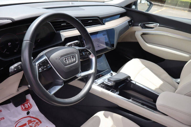 2024 Audi Q8 e-tron quattro Premium Plus