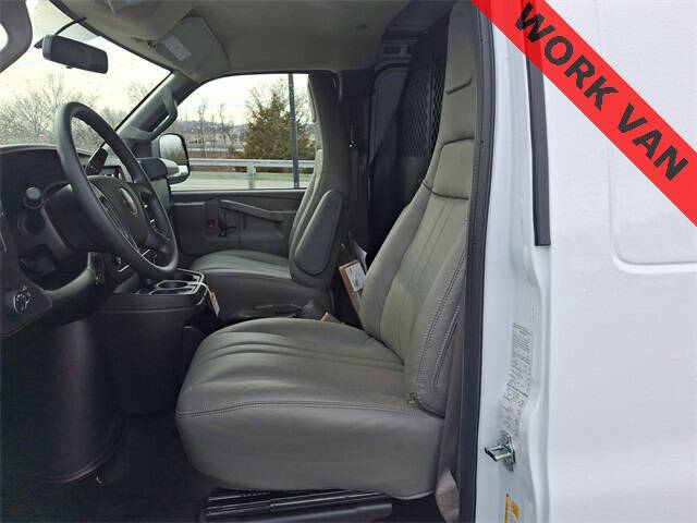 2025 GMC Savana 2500