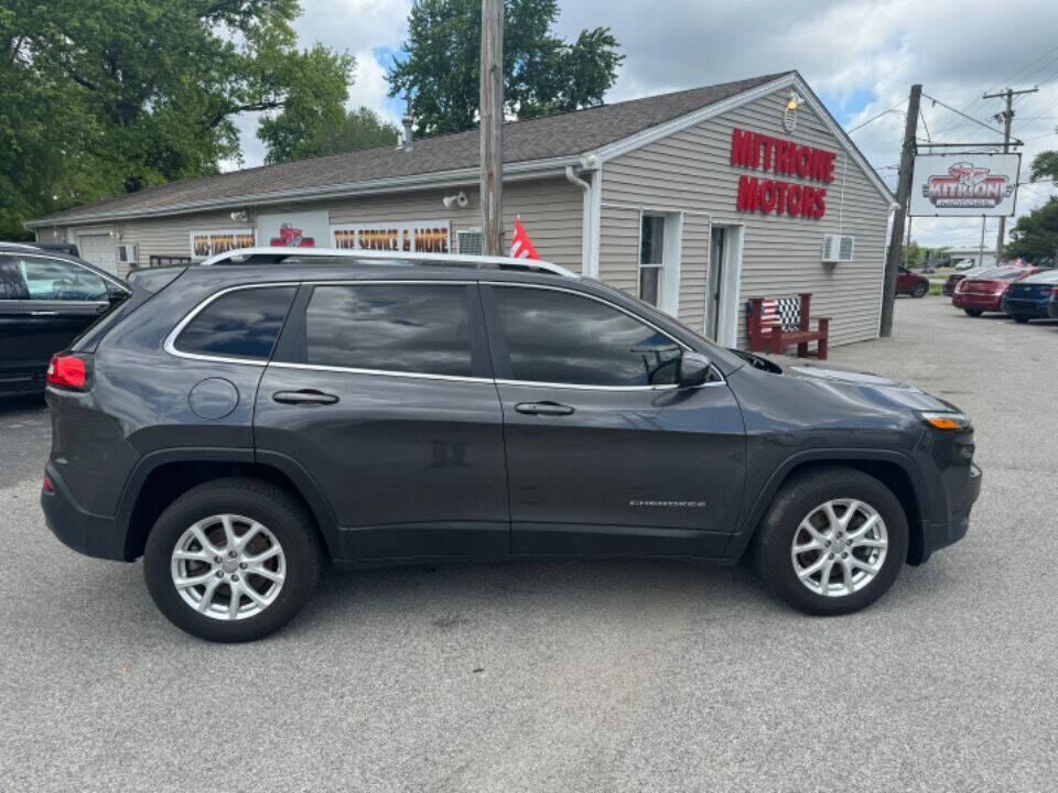 2016 Jeep Cherokee for sale at Mitrione Motors in Springfield, IL