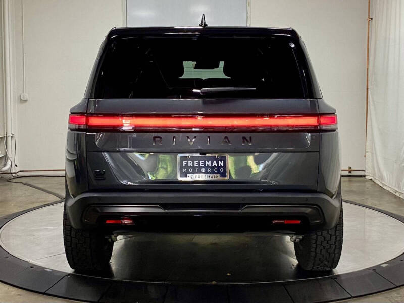 2025 Rivian R1S