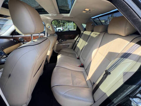 2016 Jaguar XJ R-Sport