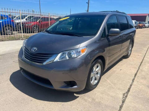 2017 Toyota Sienna LE 8-Passenger