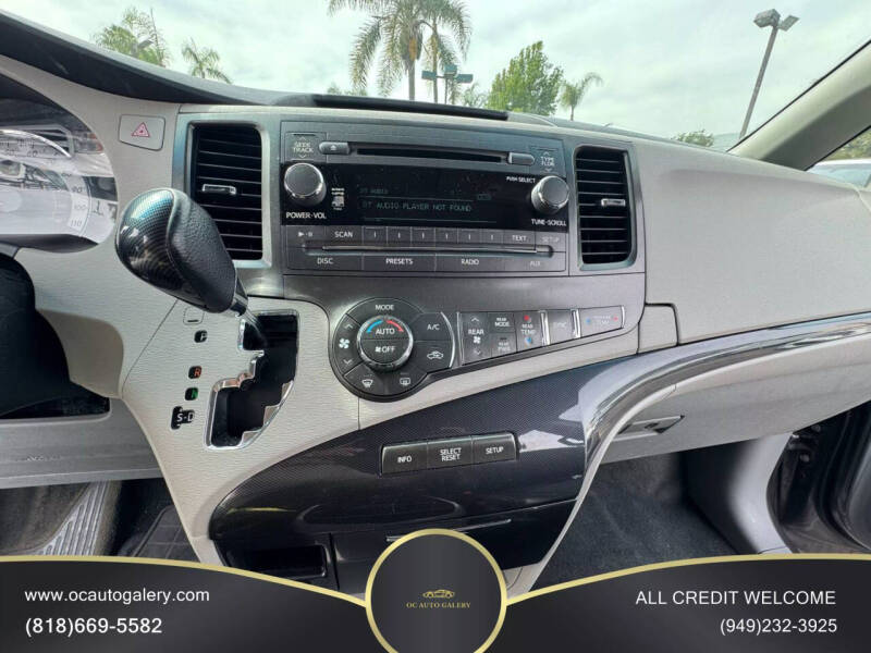 2013 Toyota Sienna SE 8-Passenger