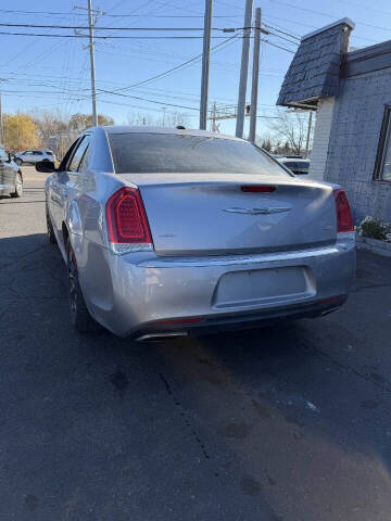 2016 Chrysler 300 Limited