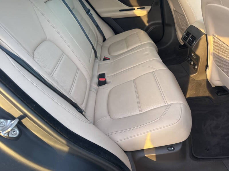 2019 Jaguar F-PACE 25t Prestige