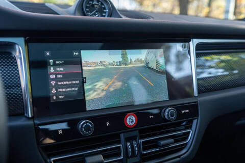 2025 Porsche Macan T