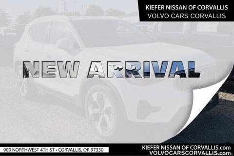 2025 Volvo XC40 B5 Core Bright Theme