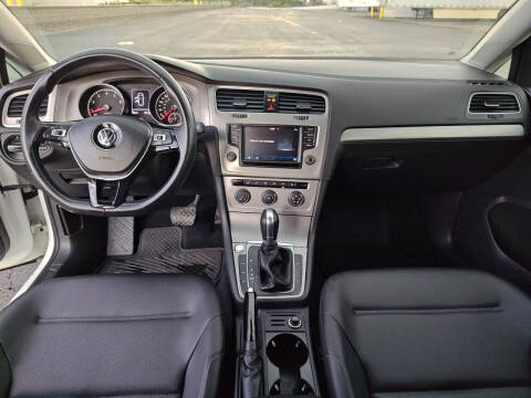 2017 Volkswagen Golf TSI S