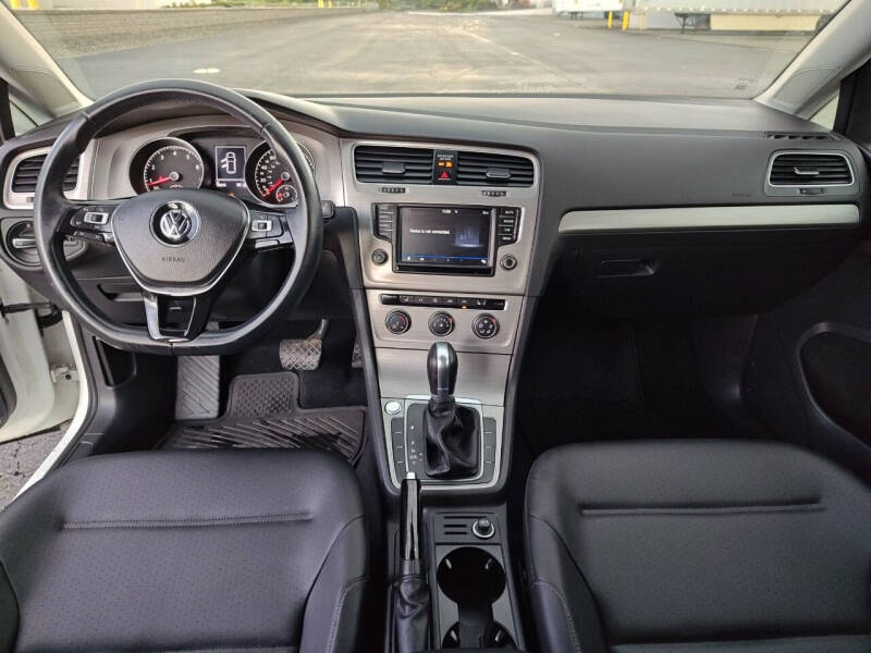 2017 Volkswagen Golf TSI S