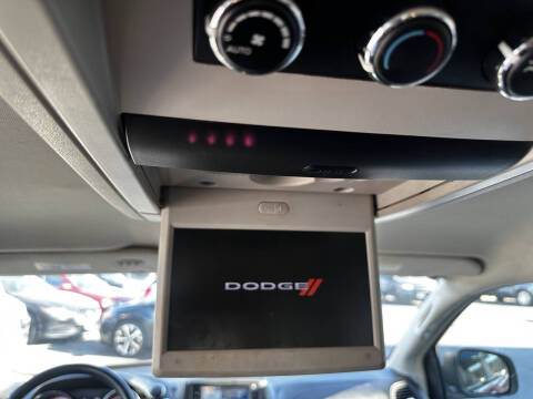 2011 Dodge Grand Caravan Crew