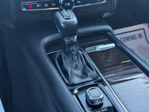 2018 Volvo XC90 T6 Momentum