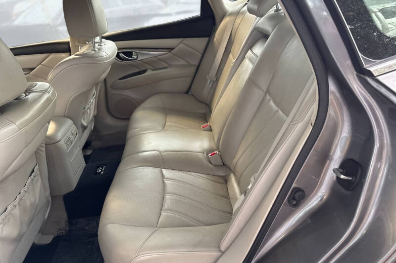 2015 Infiniti Q70 3.7