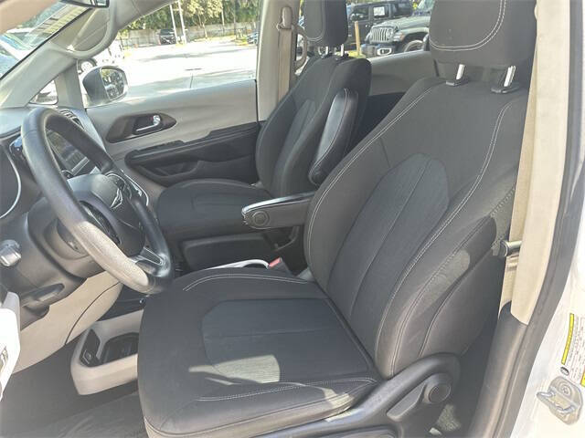 2021 Chrysler Voyager L