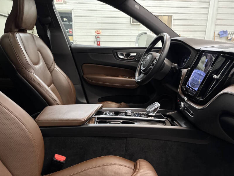 2022 Volvo XC60 B5 Inscription