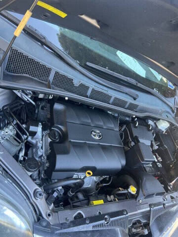 2012 Toyota Sienna SE 8-Passenger