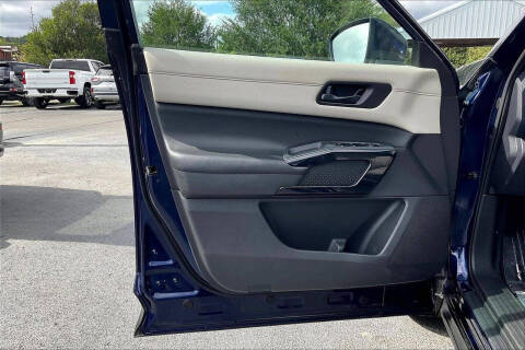 2023 Nissan Pathfinder SV