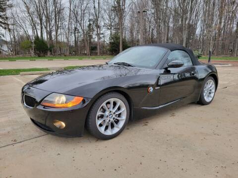 2003 BMW Z4 for sale at Lease Car Sales 3 in Warrensville Heights OH