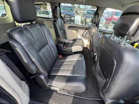 2012 Chrysler Town and Country Touring-L