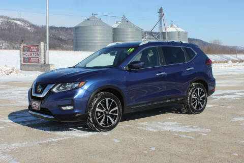 2019 Nissan Rogue for sale at Apple Auto in La Crescent MN